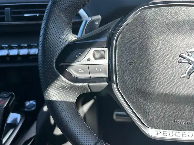 プジョー ３００８ GT ブルー HDi 石川県 2020(令2)年 2.3万km 白 ガラスサンルーフ/純正HDDナビ/衝突軽減装置/横滑り防止装置/アダプティブブラインドスポットモニター/アクティブクルーズコントロール/レーンキープアシスト/コーナーセンサー/ETC/全周囲カメラ/運転席・助手席メモリー付きパワーシート/運転席・助手席シートヒーター/電動リアゲート/パドルシフト/LEDヘッドライト