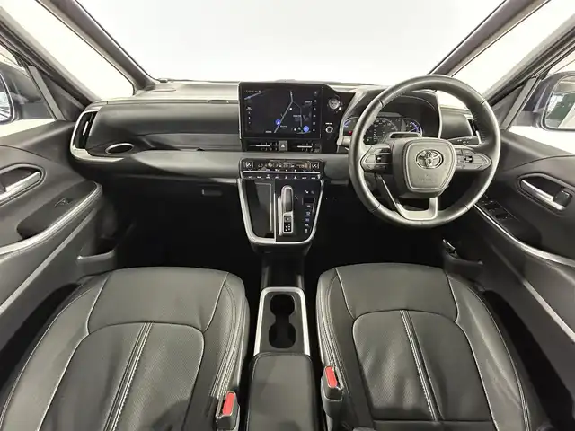 トヨタ ヴォクシー ハイブリッド S－Z 佐賀県 2024(令6)年 1.9万km アティチュードブラックマイカ 純正10.5インチディスプレイオーディオ/＜フルセグTV/ナビキット/DVDキット＞/アドバンスドパーク/エレキトロニックシフト/ミラー型ドライブレコーダー/モデリスタエアロ＜F/R/S＞/モデリスタクールシャインキット/シグネチャーイルミグリル/イルミルーフスポイラー/革調シートカバー/シートヒーター/TVキャンセラー/Toyota Safety Sense/・LDA/・BSM/・PCS/・PDA/・PKSB/・RCD/・RSA/・アドバンスドドライブ/・LCA/・レーダークルーズコントロール