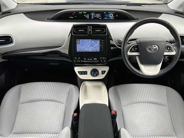 トヨタ プリウス A 宮城県 2016(平28)年 4.9万km ダークブルーマイカM 禁煙車/トヨタセーフティセンス/・レーダークルーズコントロール/・プリクラッシュセーフティ/・レーンディパーチャーアラート/・オートマチックハイビーム/ブラインドスポットモニター/ヘッドアップディスプレイ/インテリジェントパーキングアシスト/純正7型ナビ/・BT/CD/DVD/SD/USB/VTR/フルセグTV/バックカメラ/ビルトインETC/プッシュスタート/スマートキー/ステアリングスイッチ/横滑り防止装置/アイドリングストップ/LEDヘッドライト/LEDフォグランプ/純正15インチアルミホイール/社外フロアマット/防眩ミラー/純正トノカバー