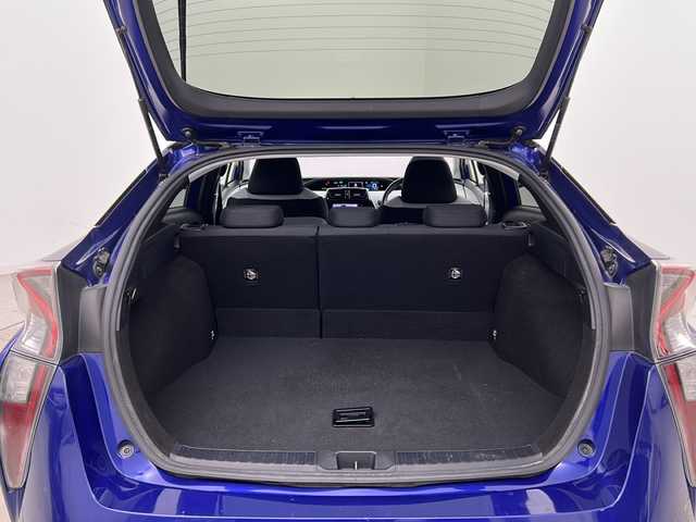 トヨタ プリウス A 宮城県 2016(平28)年 4.9万km ダークブルーマイカM 禁煙車/トヨタセーフティセンス/・レーダークルーズコントロール/・プリクラッシュセーフティ/・レーンディパーチャーアラート/・オートマチックハイビーム/ブラインドスポットモニター/ヘッドアップディスプレイ/インテリジェントパーキングアシスト/純正7型ナビ/・BT/CD/DVD/SD/USB/VTR/フルセグTV/バックカメラ/ビルトインETC/プッシュスタート/スマートキー/ステアリングスイッチ/横滑り防止装置/アイドリングストップ/LEDヘッドライト/LEDフォグランプ/純正15インチアルミホイール/社外フロアマット/防眩ミラー/純正トノカバー
