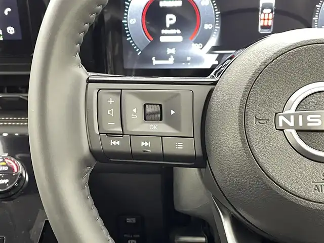 日産 セレナ e－パワー ハイウェイスター V 熊本県 2025(令7)年 0.1千km ダイヤモンドブラック 登録済未使用車/純正１２．３インチナビ　/全周囲カメラ　/後席フリップダウンモニター/両側パワースライドドア　/ビルトインＥＴＣ２．０　/前後クリアランスソナー　/レーダークルーズコントロール　/プロパイロット/踏み間違い防止アシスト/レーンキープアシスト/車線逸脱警報/後側方車両検知警報/先行車発進お知らせ機能/標識認識機能/ブラインドスポットモニター/横滑り防止/置くだけ充電/デジタルインナーミラー/純正16インチAW/オートライト/オートマチックハイビーム/LEDヘッドライト/フォグランプ/スマートキー/プッシュスタート/スペアキー1本/保証書/取扱説明書