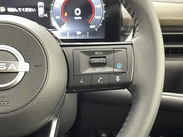 日産 セレナ e－パワー ハイウェイスター V 熊本県 2025(令7)年 0.1千km ダイヤモンドブラック 登録済未使用車/純正１２．３インチナビ　/全周囲カメラ　/後席フリップダウンモニター/両側パワースライドドア　/ビルトインＥＴＣ２．０　/前後クリアランスソナー　/レーダークルーズコントロール　/プロパイロット/踏み間違い防止アシスト/レーンキープアシスト/車線逸脱警報/後側方車両検知警報/先行車発進お知らせ機能/標識認識機能/ブラインドスポットモニター/横滑り防止/置くだけ充電/デジタルインナーミラー/純正16インチAW/オートライト/オートマチックハイビーム/LEDヘッドライト/フォグランプ/スマートキー/プッシュスタート/スペアキー1本/保証書/取扱説明書