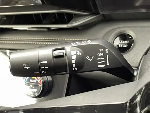 日産 セレナ e－パワー ハイウェイスター V 熊本県 2025(令7)年 0.1千km ダイヤモンドブラック 登録済未使用車/純正１２．３インチナビ　/全周囲カメラ　/後席フリップダウンモニター/両側パワースライドドア　/ビルトインＥＴＣ２．０　/前後クリアランスソナー　/レーダークルーズコントロール　/プロパイロット/踏み間違い防止アシスト/レーンキープアシスト/車線逸脱警報/後側方車両検知警報/先行車発進お知らせ機能/標識認識機能/ブラインドスポットモニター/横滑り防止/置くだけ充電/デジタルインナーミラー/純正16インチAW/オートライト/オートマチックハイビーム/LEDヘッドライト/フォグランプ/スマートキー/プッシュスタート/スペアキー1本/保証書/取扱説明書