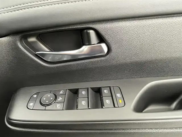 日産 セレナ e－パワー ハイウェイスター V 熊本県 2025(令7)年 0.1千km ダイヤモンドブラック 登録済未使用車/純正１２．３インチナビ　/全周囲カメラ　/後席フリップダウンモニター/両側パワースライドドア　/ビルトインＥＴＣ２．０　/前後クリアランスソナー　/レーダークルーズコントロール　/プロパイロット/踏み間違い防止アシスト/レーンキープアシスト/車線逸脱警報/後側方車両検知警報/先行車発進お知らせ機能/標識認識機能/ブラインドスポットモニター/横滑り防止/置くだけ充電/デジタルインナーミラー/純正16インチAW/オートライト/オートマチックハイビーム/LEDヘッドライト/フォグランプ/スマートキー/プッシュスタート/スペアキー1本/保証書/取扱説明書