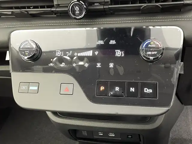 日産 セレナ e－パワー ハイウェイスター V 熊本県 2025(令7)年 0.1千km ダイヤモンドブラック 登録済未使用車/純正１２．３インチナビ　/全周囲カメラ　/後席フリップダウンモニター/両側パワースライドドア　/ビルトインＥＴＣ２．０　/前後クリアランスソナー　/レーダークルーズコントロール　/プロパイロット/踏み間違い防止アシスト/レーンキープアシスト/車線逸脱警報/後側方車両検知警報/先行車発進お知らせ機能/標識認識機能/ブラインドスポットモニター/横滑り防止/置くだけ充電/デジタルインナーミラー/純正16インチAW/オートライト/オートマチックハイビーム/LEDヘッドライト/フォグランプ/スマートキー/プッシュスタート/スペアキー1本/保証書/取扱説明書