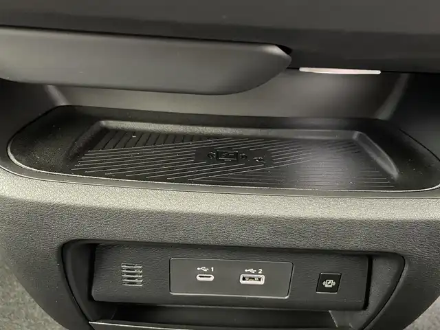 日産 セレナ e－パワー ハイウェイスター V 熊本県 2025(令7)年 0.1千km ダイヤモンドブラック 登録済未使用車/純正１２．３インチナビ　/全周囲カメラ　/後席フリップダウンモニター/両側パワースライドドア　/ビルトインＥＴＣ２．０　/前後クリアランスソナー　/レーダークルーズコントロール　/プロパイロット/踏み間違い防止アシスト/レーンキープアシスト/車線逸脱警報/後側方車両検知警報/先行車発進お知らせ機能/標識認識機能/ブラインドスポットモニター/横滑り防止/置くだけ充電/デジタルインナーミラー/純正16インチAW/オートライト/オートマチックハイビーム/LEDヘッドライト/フォグランプ/スマートキー/プッシュスタート/スペアキー1本/保証書/取扱説明書