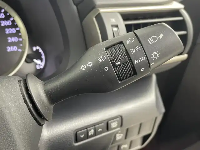 レクサス ＲＣ 300h バージョンL 埼玉県 2015(平27)年 7.8万km ラディアントレッドコントラストレイヤリング サンルーフ/純正ナビ/　AM/FM/CD/DVD/BT/バックカメラ/衝突軽減システム/コーナーセンサー/クルーズコントロール/ドライブレコーダー/ビルトインETC/パドルシフト/メモリ付きパワーシート/シートヒーター/エアシート/ステアリングヒーター/純正19インチアルミホイール/純正フロアマット/LEDヘッドライト