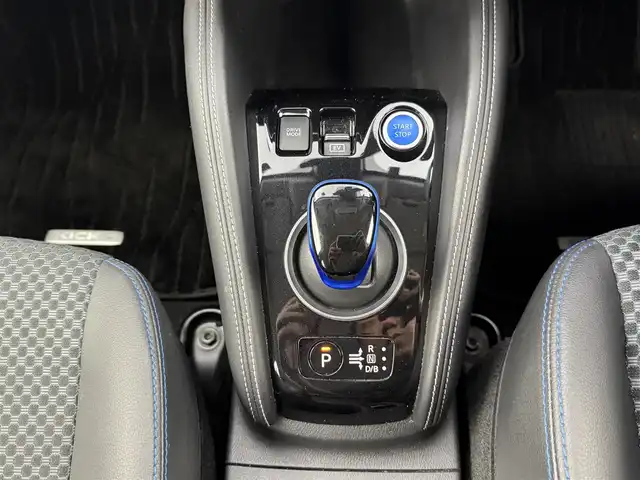 日産 キックス X 愛知県 2020(令2)年 5万km ピュアブラック デジタルインナーミラー/インテリジェントアラウンドビューモニター/プロパイロット/エマージェンシーブレーキ/ふらつき警報/車線逸脱警報機能/車線逸脱維持機能/ハイビームアシスト/純正9インチナビ/　　CD/DVD/BT/フルセグ/ドライブレコーダー/ETC/革巻きステアリング/ステアリングリモコン/ハーフレザーシート/ルーフレール/純正LEDヘッドライト/フォグランプ/純正17インチアルミホイール