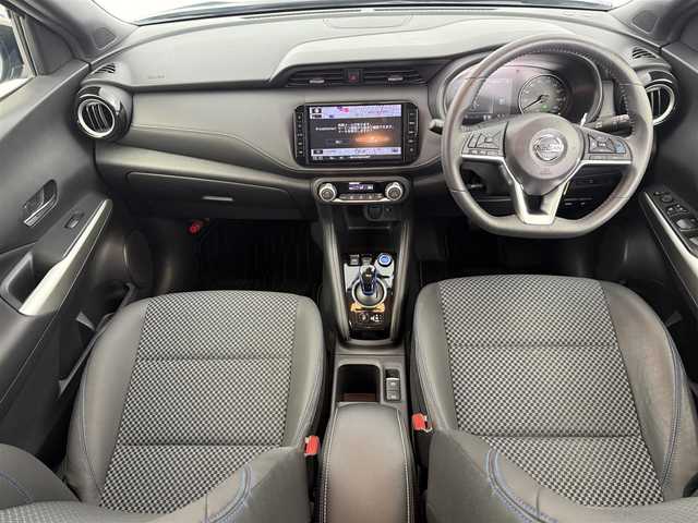 日産 キックス X 愛知県 2020(令2)年 5万km ピュアブラック デジタルインナーミラー/インテリジェントアラウンドビューモニター/プロパイロット/エマージェンシーブレーキ/ふらつき警報/車線逸脱警報機能/車線逸脱維持機能/ハイビームアシスト/純正9インチナビ/　　CD/DVD/BT/フルセグ/ドライブレコーダー/ETC/革巻きステアリング/ステアリングリモコン/ハーフレザーシート/ルーフレール/純正LEDヘッドライト/フォグランプ/純正17インチアルミホイール