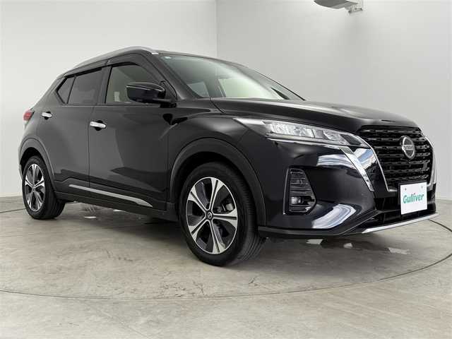 日産 キックス X 愛知県 2020(令2)年 5万km ピュアブラック デジタルインナーミラー/インテリジェントアラウンドビューモニター/プロパイロット/エマージェンシーブレーキ/ふらつき警報/車線逸脱警報機能/車線逸脱維持機能/ハイビームアシスト/純正9インチナビ/　　CD/DVD/BT/フルセグ/ドライブレコーダー/ETC/革巻きステアリング/ステアリングリモコン/ハーフレザーシート/ルーフレール/純正LEDヘッドライト/フォグランプ/純正17インチアルミホイール