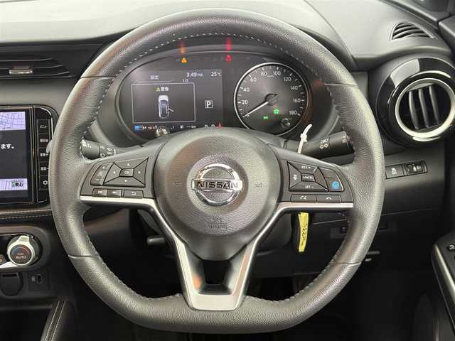 日産 キックス X 愛知県 2020(令2)年 5万km ピュアブラック デジタルインナーミラー/インテリジェントアラウンドビューモニター/プロパイロット/エマージェンシーブレーキ/ふらつき警報/車線逸脱警報機能/車線逸脱維持機能/ハイビームアシスト/純正9インチナビ/　　CD/DVD/BT/フルセグ/ドライブレコーダー/ETC/革巻きステアリング/ステアリングリモコン/ハーフレザーシート/ルーフレール/純正LEDヘッドライト/フォグランプ/純正17インチアルミホイール