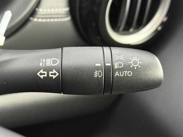 日産 キックス X 愛知県 2020(令2)年 5万km ピュアブラック デジタルインナーミラー/インテリジェントアラウンドビューモニター/プロパイロット/エマージェンシーブレーキ/ふらつき警報/車線逸脱警報機能/車線逸脱維持機能/ハイビームアシスト/純正9インチナビ/　　CD/DVD/BT/フルセグ/ドライブレコーダー/ETC/革巻きステアリング/ステアリングリモコン/ハーフレザーシート/ルーフレール/純正LEDヘッドライト/フォグランプ/純正17インチアルミホイール