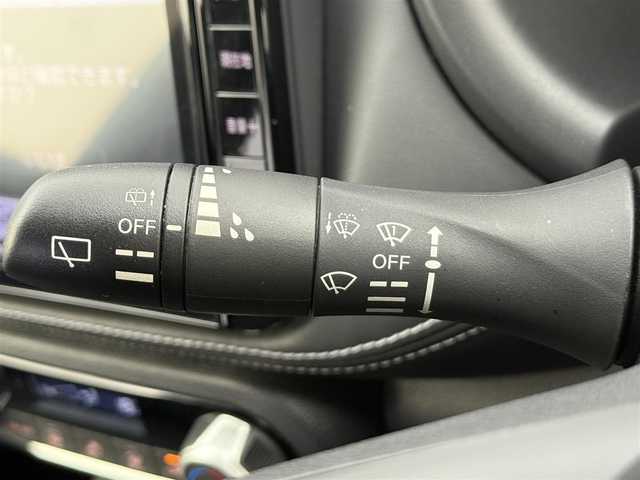 日産 キックス X 愛知県 2020(令2)年 5万km ピュアブラック デジタルインナーミラー/インテリジェントアラウンドビューモニター/プロパイロット/エマージェンシーブレーキ/ふらつき警報/車線逸脱警報機能/車線逸脱維持機能/ハイビームアシスト/純正9インチナビ/　　CD/DVD/BT/フルセグ/ドライブレコーダー/ETC/革巻きステアリング/ステアリングリモコン/ハーフレザーシート/ルーフレール/純正LEDヘッドライト/フォグランプ/純正17インチアルミホイール