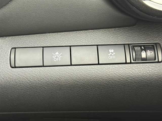 日産 キックス X 愛知県 2020(令2)年 5万km ピュアブラック デジタルインナーミラー/インテリジェントアラウンドビューモニター/プロパイロット/エマージェンシーブレーキ/ふらつき警報/車線逸脱警報機能/車線逸脱維持機能/ハイビームアシスト/純正9インチナビ/　　CD/DVD/BT/フルセグ/ドライブレコーダー/ETC/革巻きステアリング/ステアリングリモコン/ハーフレザーシート/ルーフレール/純正LEDヘッドライト/フォグランプ/純正17インチアルミホイール