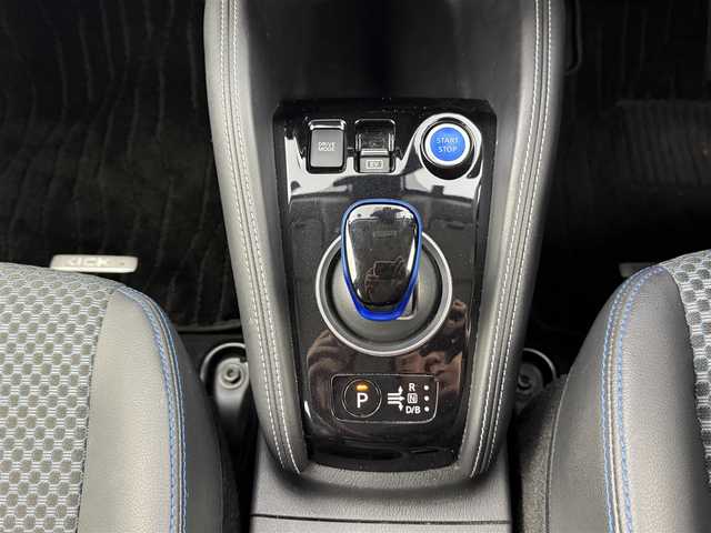 日産 キックス X 愛知県 2020(令2)年 5万km ピュアブラック デジタルインナーミラー/インテリジェントアラウンドビューモニター/プロパイロット/エマージェンシーブレーキ/ふらつき警報/車線逸脱警報機能/車線逸脱維持機能/ハイビームアシスト/純正9インチナビ/　　CD/DVD/BT/フルセグ/ドライブレコーダー/ETC/革巻きステアリング/ステアリングリモコン/ハーフレザーシート/ルーフレール/純正LEDヘッドライト/フォグランプ/純正17インチアルミホイール