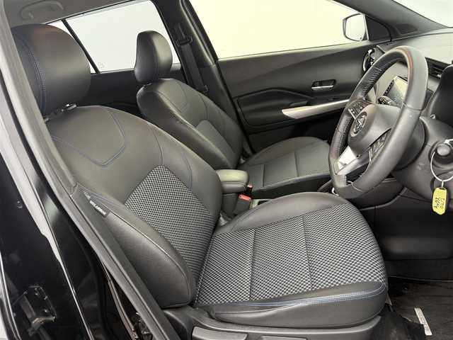 日産 キックス X 愛知県 2020(令2)年 5万km ピュアブラック デジタルインナーミラー/インテリジェントアラウンドビューモニター/プロパイロット/エマージェンシーブレーキ/ふらつき警報/車線逸脱警報機能/車線逸脱維持機能/ハイビームアシスト/純正9インチナビ/　　CD/DVD/BT/フルセグ/ドライブレコーダー/ETC/革巻きステアリング/ステアリングリモコン/ハーフレザーシート/ルーフレール/純正LEDヘッドライト/フォグランプ/純正17インチアルミホイール