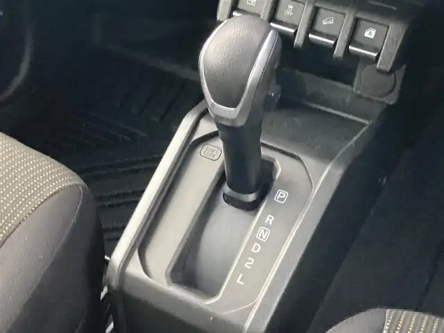 スズキ ジムニー XL 鳥取県 2022(令4)年 1.4万km ミディアムグレー ４・W・D・ターボ/ワンオーナー/社外DPオーディオ/DVD/CD/BT/USB/API0コンプリートカーTSシリーズ/API0フロントバンパー/API0フロントグリル/API016インチアルミ/API0背面タイヤカバー/TOYOオープンカントリータイヤ/レーダーブレーキサポート/前後ドライブレコーダー/前席シートヒーター/LEDヘットライト/オートハイビーム/プッシュエンジンスタート/アイドリングストップ/スペアキー