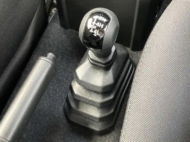 スズキ ジムニー XL 鳥取県 2022(令4)年 1.4万km ミディアムグレー ４・W・D・ターボ/ワンオーナー/社外DPオーディオ/DVD/CD/BT/USB/API0コンプリートカーTSシリーズ/API0フロントバンパー/API0フロントグリル/API016インチアルミ/API0背面タイヤカバー/TOYOオープンカントリータイヤ/レーダーブレーキサポート/前後ドライブレコーダー/前席シートヒーター/LEDヘットライト/オートハイビーム/プッシュエンジンスタート/アイドリングストップ/スペアキー
