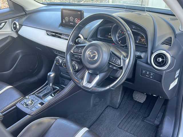 マツダ ＣＸ－３ 20S エクスクルーシブモッズ 静岡県 2018(平30)年 5.7万km セラミックM 純正SDナビ/・CD/・DVD/・フルセグＴＶ/・Bluetooth/・USB/・AM/・FM/主要装備/・衝突軽減/・レーンキープ/・追従クルコン/・コーナーセンサー前後/・HUD/・全方位カメラ/・BSM/・レザーシート/・シートヒーターD/N席/・パワーシートD席/・ハンドルヒーター/・パドルシフト/・LEDヘッドライト/・オートハイビーム/・フォグランプ/・電動パーキングブレーキ/・オートホールド/・純正フロアマット/・純正アルミホイール