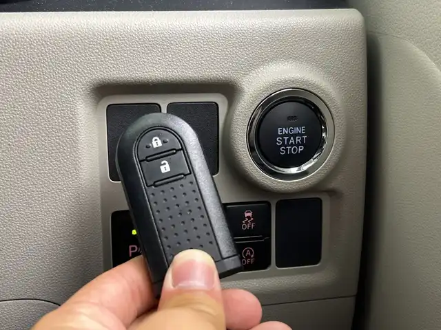 トヨタ パッソ X Lパッケージ 三重県 2023(令5)年 0.6万km キナコメタリック /純正7インチナビ//バックカメラ//衝突軽減ブレーキ//車線逸脱システム//オートハイビーム//コーナーセンサー//ETC//フロアマット//スマートキー×2
