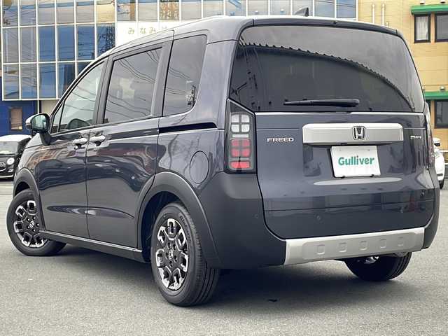 ホンダ フリード ハイブリット e:HEV クロスター 三重県 2025(令7)年 0.1千km メテオロイドグレーメタリック 純正９インチコネクトナビ/アップルカープレイ/ＢＳＭ/両側パワースライドドア/バックカメラ/前席シートヒーター/追従クルーズコントロール/コーナーセンサー/ＵＳＢ給電/ＬＥD/ハーフレザーシート/ステアリングリモコン/禁煙車