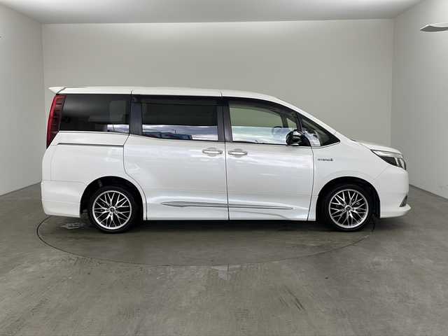 トヨタ エスクァイア ハイブリッド Gi プレミアムパッケージ ブラックテーラード 兵庫県 2017(平29)年 6万km ホワイトパールクリスタルシャイン ・ワンオーナー/・純正ナビ/CD/DVD/BT/USB/SD/TV/・バックカメラ/・トヨタセーフティセンス/・プリクラッシュセーフティ/・レーンディパーチャーアラート/・先行車発進告知/・オートマチックハイビーム/・クルーズコントロール/・トラクションコントロール/・両側パワースライドドア/・前席シートヒーター/・レザーシート/・WAC/・ステアリングリモコン/・LEDヘッドライト/・オートライト/・フォグランプ/・ウォークスルー/・サンシェード/・純正フロアマット/・オールオートパワーウィンドウ/・電動格納ミラー/・スマートキー/・スペアキー/・プッシュスタート