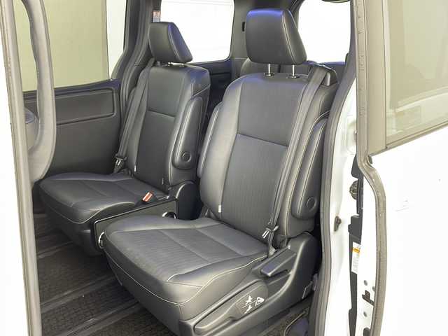 トヨタ エスクァイア ハイブリッド Gi プレミアムパッケージ ブラックテーラード 兵庫県 2017(平29)年 6万km ホワイトパールクリスタルシャイン ・ワンオーナー/・純正ナビ/CD/DVD/BT/USB/SD/TV/・バックカメラ/・トヨタセーフティセンス/・プリクラッシュセーフティ/・レーンディパーチャーアラート/・先行車発進告知/・オートマチックハイビーム/・クルーズコントロール/・トラクションコントロール/・両側パワースライドドア/・前席シートヒーター/・レザーシート/・WAC/・ステアリングリモコン/・LEDヘッドライト/・オートライト/・フォグランプ/・ウォークスルー/・サンシェード/・純正フロアマット/・オールオートパワーウィンドウ/・電動格納ミラー/・スマートキー/・スペアキー/・プッシュスタート