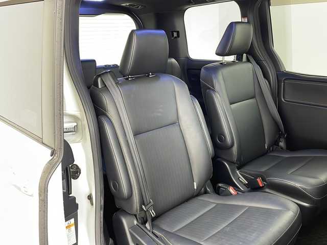 トヨタ エスクァイア ハイブリッド Gi プレミアムパッケージ ブラックテーラード 兵庫県 2017(平29)年 6万km ホワイトパールクリスタルシャイン ・ワンオーナー/・純正ナビ/CD/DVD/BT/USB/SD/TV/・バックカメラ/・トヨタセーフティセンス/・プリクラッシュセーフティ/・レーンディパーチャーアラート/・先行車発進告知/・オートマチックハイビーム/・クルーズコントロール/・トラクションコントロール/・両側パワースライドドア/・前席シートヒーター/・レザーシート/・WAC/・ステアリングリモコン/・LEDヘッドライト/・オートライト/・フォグランプ/・ウォークスルー/・サンシェード/・純正フロアマット/・オールオートパワーウィンドウ/・電動格納ミラー/・スマートキー/・スペアキー/・プッシュスタート