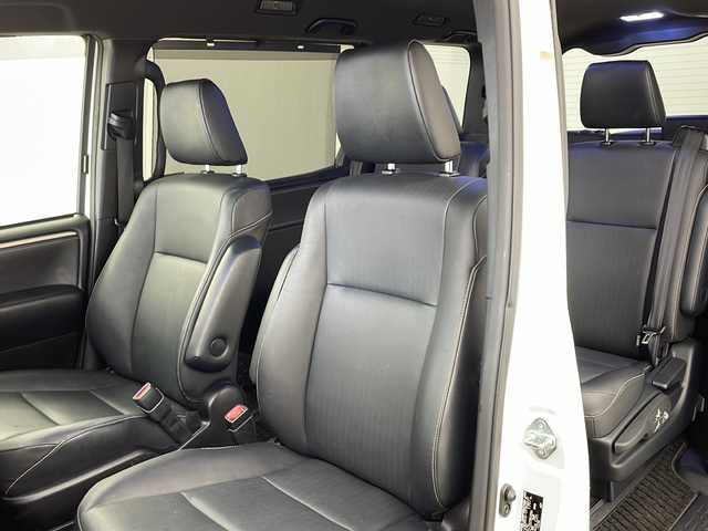 トヨタ エスクァイア ハイブリッド Gi プレミアムパッケージ ブラックテーラード 兵庫県 2017(平29)年 6万km ホワイトパールクリスタルシャイン ・ワンオーナー/・純正ナビ/CD/DVD/BT/USB/SD/TV/・バックカメラ/・トヨタセーフティセンス/・プリクラッシュセーフティ/・レーンディパーチャーアラート/・先行車発進告知/・オートマチックハイビーム/・クルーズコントロール/・トラクションコントロール/・両側パワースライドドア/・前席シートヒーター/・レザーシート/・WAC/・ステアリングリモコン/・LEDヘッドライト/・オートライト/・フォグランプ/・ウォークスルー/・サンシェード/・純正フロアマット/・オールオートパワーウィンドウ/・電動格納ミラー/・スマートキー/・スペアキー/・プッシュスタート