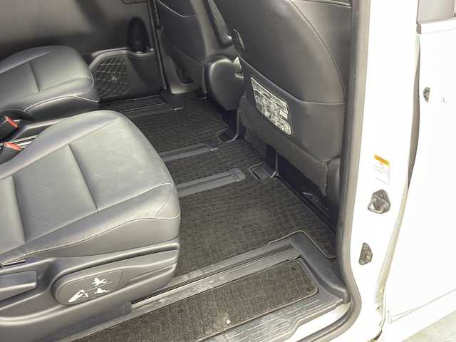 トヨタ エスクァイア ハイブリッド Gi プレミアムパッケージ ブラックテーラード 兵庫県 2017(平29)年 6万km ホワイトパールクリスタルシャイン ・ワンオーナー/・純正ナビ/CD/DVD/BT/USB/SD/TV/・バックカメラ/・トヨタセーフティセンス/・プリクラッシュセーフティ/・レーンディパーチャーアラート/・先行車発進告知/・オートマチックハイビーム/・クルーズコントロール/・トラクションコントロール/・両側パワースライドドア/・前席シートヒーター/・レザーシート/・WAC/・ステアリングリモコン/・LEDヘッドライト/・オートライト/・フォグランプ/・ウォークスルー/・サンシェード/・純正フロアマット/・オールオートパワーウィンドウ/・電動格納ミラー/・スマートキー/・スペアキー/・プッシュスタート