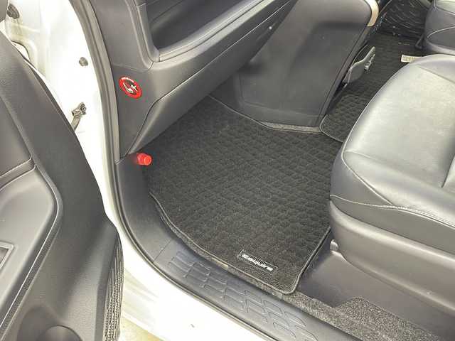 トヨタ エスクァイア ハイブリッド Gi プレミアムパッケージ ブラックテーラード 兵庫県 2017(平29)年 6万km ホワイトパールクリスタルシャイン ・ワンオーナー/・純正ナビ/CD/DVD/BT/USB/SD/TV/・バックカメラ/・トヨタセーフティセンス/・プリクラッシュセーフティ/・レーンディパーチャーアラート/・先行車発進告知/・オートマチックハイビーム/・クルーズコントロール/・トラクションコントロール/・両側パワースライドドア/・前席シートヒーター/・レザーシート/・WAC/・ステアリングリモコン/・LEDヘッドライト/・オートライト/・フォグランプ/・ウォークスルー/・サンシェード/・純正フロアマット/・オールオートパワーウィンドウ/・電動格納ミラー/・スマートキー/・スペアキー/・プッシュスタート