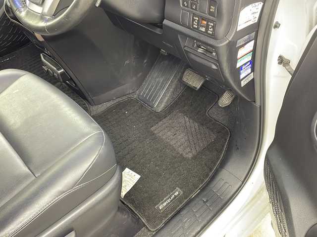 トヨタ エスクァイア ハイブリッド Gi プレミアムパッケージ ブラックテーラード 兵庫県 2017(平29)年 6万km ホワイトパールクリスタルシャイン ・ワンオーナー/・純正ナビ/CD/DVD/BT/USB/SD/TV/・バックカメラ/・トヨタセーフティセンス/・プリクラッシュセーフティ/・レーンディパーチャーアラート/・先行車発進告知/・オートマチックハイビーム/・クルーズコントロール/・トラクションコントロール/・両側パワースライドドア/・前席シートヒーター/・レザーシート/・WAC/・ステアリングリモコン/・LEDヘッドライト/・オートライト/・フォグランプ/・ウォークスルー/・サンシェード/・純正フロアマット/・オールオートパワーウィンドウ/・電動格納ミラー/・スマートキー/・スペアキー/・プッシュスタート