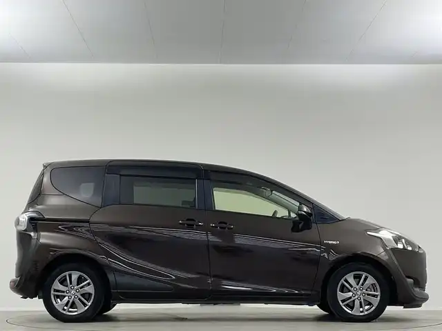 トヨタ シエンタ ハイブリッド G 埼玉県 2016(平28)年 10.7万km ヴィンテージブラウンパールクリスタルシャイン 純正ナビ　両側　Ｂカメラ　衝突軽減　ＬＥＤ　ビルトインＥＴＣ　ドライブレコーダー　衝突被害軽減ブレーキ　純正フロアマット　スマートキー　Ｂｌｕｅｔｏｏｔｈ　フルフラット　ウォークスルー