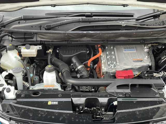 日産 セレナ e－パワー ハイウェイスター V 岩手県 2022(令4)年 4.5万km ブリリアントホワイトパール 寒冷地仕様 10型ナビ フリップダウン 全周囲C プロパイロット デジタルインナーミラー ハンズフリー両側電動スライド フルセグ ETC 合皮革シート シートヒーター ステアヒーター ドラレコ リアヒーターダクト ヒーター付電格ミラー BSM 純正16インチAW ALPINEツィーター