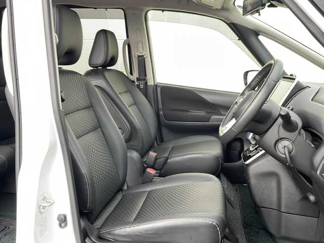 日産 セレナ e－パワー ハイウェイスター V 岩手県 2022(令4)年 4.5万km ブリリアントホワイトパール 寒冷地仕様 10型ナビ フリップダウン 全周囲C プロパイロット デジタルインナーミラー ハンズフリー両側電動スライド フルセグ ETC 合皮革シート シートヒーター ステアヒーター ドラレコ リアヒーターダクト ヒーター付電格ミラー BSM 純正16インチAW ALPINEツィーター