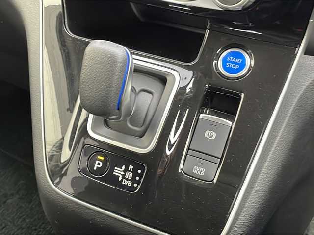 日産 セレナ e－パワー ハイウェイスター V 岩手県 2022(令4)年 4.5万km ブリリアントホワイトパール 寒冷地仕様 10型ナビ フリップダウン 全周囲C プロパイロット デジタルインナーミラー ハンズフリー両側電動スライド フルセグ ETC 合皮革シート シートヒーター ステアヒーター ドラレコ リアヒーターダクト ヒーター付電格ミラー BSM 純正16インチAW ALPINEツィーター