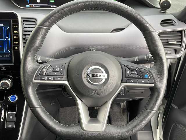 日産 セレナ e－パワー ハイウェイスター V 岩手県 2022(令4)年 4.5万km ブリリアントホワイトパール 寒冷地仕様 10型ナビ フリップダウン 全周囲C プロパイロット デジタルインナーミラー ハンズフリー両側電動スライド フルセグ ETC 合皮革シート シートヒーター ステアヒーター ドラレコ リアヒーターダクト ヒーター付電格ミラー BSM 純正16インチAW ALPINEツィーター