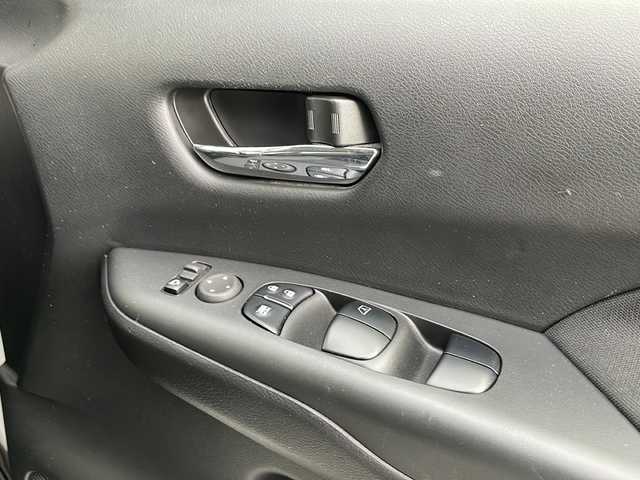 日産 セレナ e－パワー ハイウェイスター V 岩手県 2022(令4)年 4.5万km ブリリアントホワイトパール 寒冷地仕様 10型ナビ フリップダウン 全周囲C プロパイロット デジタルインナーミラー ハンズフリー両側電動スライド フルセグ ETC 合皮革シート シートヒーター ステアヒーター ドラレコ リアヒーターダクト ヒーター付電格ミラー BSM 純正16インチAW ALPINEツィーター