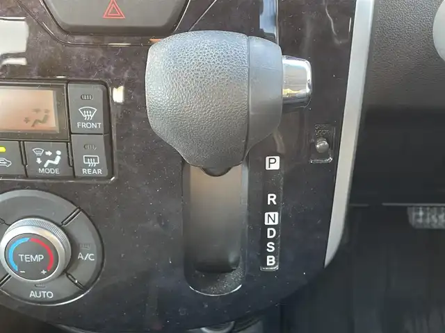 ダイハツ タント カスタム X トップED SA Ⅲ 大阪府 2017(平29)年 2万km ブラックマイカメタリック スマートアシスト/・衝突回避支援ブレーキ機能/・オートマチックハイビーム/純正ナビ/・Bluetooth/ワンセグTV/CD/DVD/ラジオ/主要装備/・バックカメラ/・アイドリングストップ/・・横滑り防止装置/・片側パワースライドドア/・ハーフレザーシート/・シートヒーター/・ベンチシート/・ステアリングスイッチ/・純正フロアマット/・純正AW/・LEDヘッドライト/・フォグランプ/・ETC