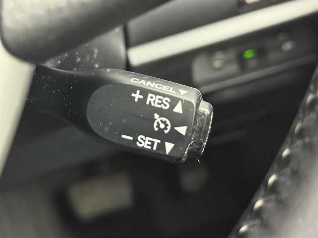 トヨタ エスクァイア ハイブリッド Gi 愛知県 2015(平27)年 6.7万km ホワイトパールクリスタルシャイン ・純正ナビ　NSZT-Y64T/（フルセグＴＶ　ＣＤ　ＤＶＤ　Ｂｌｕｅｔｏｏｔｈ）/・TRDフロントスポイラー/・TRDサイドスカート/・ETDリアバンパースポイラー/・ビルトインＥＴＣ/・バックカメラ/・クルーズコントロール/・両側パワースライドドア/・レザー調シート/・前席シートヒーター/・電動格納ミラー/・ステアリングスイッチ/・ウィンカーミラー/・オートエアコン/・おくだけ充電/・スマートキー/・純正アルミホイール