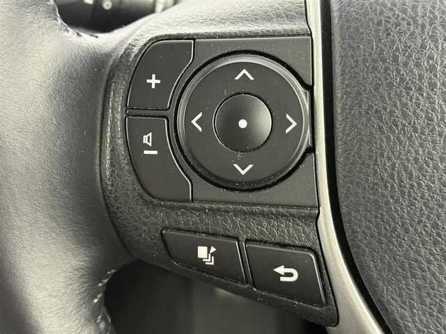 トヨタ エスクァイア ハイブリッド Gi 愛知県 2015(平27)年 6.7万km ホワイトパールクリスタルシャイン ・純正ナビ　NSZT-Y64T/（フルセグＴＶ　ＣＤ　ＤＶＤ　Ｂｌｕｅｔｏｏｔｈ）/・TRDフロントスポイラー/・TRDサイドスカート/・ETDリアバンパースポイラー/・ビルトインＥＴＣ/・バックカメラ/・クルーズコントロール/・両側パワースライドドア/・レザー調シート/・前席シートヒーター/・電動格納ミラー/・ステアリングスイッチ/・ウィンカーミラー/・オートエアコン/・おくだけ充電/・スマートキー/・純正アルミホイール