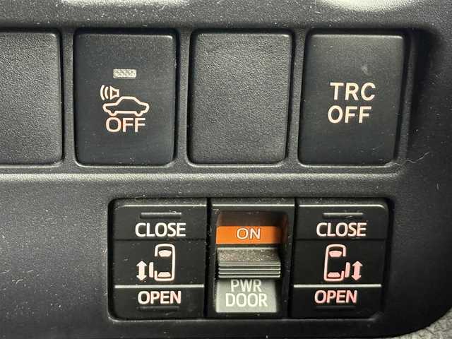 トヨタ エスクァイア ハイブリッド Gi 愛知県 2015(平27)年 6.7万km ホワイトパールクリスタルシャイン ・純正ナビ　NSZT-Y64T/（フルセグＴＶ　ＣＤ　ＤＶＤ　Ｂｌｕｅｔｏｏｔｈ）/・TRDフロントスポイラー/・TRDサイドスカート/・ETDリアバンパースポイラー/・ビルトインＥＴＣ/・バックカメラ/・クルーズコントロール/・両側パワースライドドア/・レザー調シート/・前席シートヒーター/・電動格納ミラー/・ステアリングスイッチ/・ウィンカーミラー/・オートエアコン/・おくだけ充電/・スマートキー/・純正アルミホイール