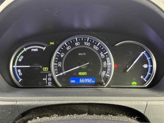 トヨタ エスクァイア ハイブリッド Gi 愛知県 2015(平27)年 6.7万km ホワイトパールクリスタルシャイン ・純正ナビ　NSZT-Y64T/（フルセグＴＶ　ＣＤ　ＤＶＤ　Ｂｌｕｅｔｏｏｔｈ）/・TRDフロントスポイラー/・TRDサイドスカート/・ETDリアバンパースポイラー/・ビルトインＥＴＣ/・バックカメラ/・クルーズコントロール/・両側パワースライドドア/・レザー調シート/・前席シートヒーター/・電動格納ミラー/・ステアリングスイッチ/・ウィンカーミラー/・オートエアコン/・おくだけ充電/・スマートキー/・純正アルミホイール