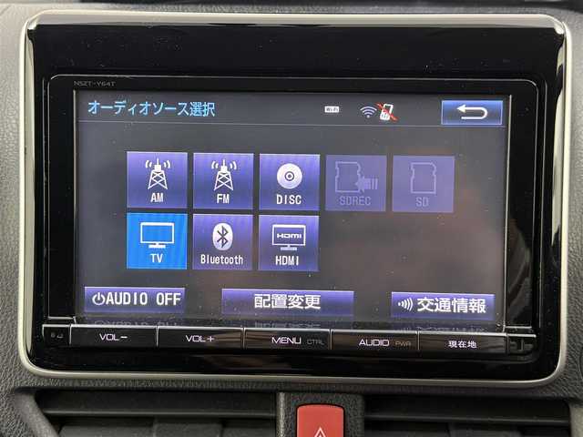 トヨタ エスクァイア ハイブリッド Gi 愛知県 2015(平27)年 6.7万km ホワイトパールクリスタルシャイン ・純正ナビ　NSZT-Y64T/（フルセグＴＶ　ＣＤ　ＤＶＤ　Ｂｌｕｅｔｏｏｔｈ）/・TRDフロントスポイラー/・TRDサイドスカート/・ETDリアバンパースポイラー/・ビルトインＥＴＣ/・バックカメラ/・クルーズコントロール/・両側パワースライドドア/・レザー調シート/・前席シートヒーター/・電動格納ミラー/・ステアリングスイッチ/・ウィンカーミラー/・オートエアコン/・おくだけ充電/・スマートキー/・純正アルミホイール
