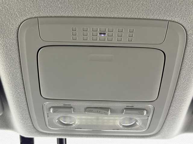 トヨタ エスクァイア ハイブリッド Gi 愛知県 2015(平27)年 6.7万km ホワイトパールクリスタルシャイン ・純正ナビ　NSZT-Y64T/（フルセグＴＶ　ＣＤ　ＤＶＤ　Ｂｌｕｅｔｏｏｔｈ）/・TRDフロントスポイラー/・TRDサイドスカート/・ETDリアバンパースポイラー/・ビルトインＥＴＣ/・バックカメラ/・クルーズコントロール/・両側パワースライドドア/・レザー調シート/・前席シートヒーター/・電動格納ミラー/・ステアリングスイッチ/・ウィンカーミラー/・オートエアコン/・おくだけ充電/・スマートキー/・純正アルミホイール