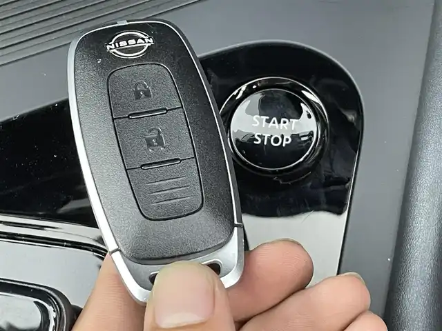 日産 ノート X 群馬県 2024(令6)年 0.6万km スーパーブラック 社外ナビ(AVIC-RZ114)/AM/FM/Bluetooth/AUX/バックカメラ/ETC/前方ドライブレコーダー/インテリジェントエマージェンシーブレーキ/踏み間違い衝突防止アシスト/標識検知機能/インテリジェントFCW（前方衝突予測警報）/LDW（車線逸脱警報）/インテリジェントDA（ふらつき警報）/インテリジェントLI （車線逸脱防止支援システム）/フロント&バックソナー/LEDヘッドライト/電動パーキングブレーキ/オートブレーキホールド/スマートキー/プッシュスタート