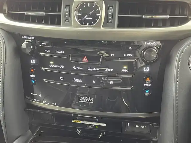 レクサス ＬＸ 570 福井県 2016(平28)年 6.8万km スターライトブラックガラスフレーク 純正ナビ/サンルーフ　/ハーマンカードンＯＰオーディオ　/フルモデリスタエアロ　/３６０°カメラ　/純正アルミホイール　/パワーバックドア　/レザーシート　/シートヒーター＆ベンチレーション　/純正ＥＴＣ２．０