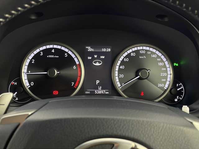 レクサス ＮＸ 300 Fスポーツ 新潟県 2018(平30)年 5.4万km ホワイトノーヴァガラスフレーク 4WD/ガラスルーフ/純正ナビ/　　フルセグ/CD/BT/AUX/バックカメラ/パワーバックドア/レーダークルーズコントロール/LEDオートライト/オートマチックハイビーム/Fフォグ/レザーシート/パワーシート/シートメモリー/シートヒーター/エアシート/純正アルミホイール付きサマータイヤ車載/ステアリングスイッチ/パドルシフト/アイドリングストップ/USBポート/ブラインドスポットモニター/スマートキー/ETC