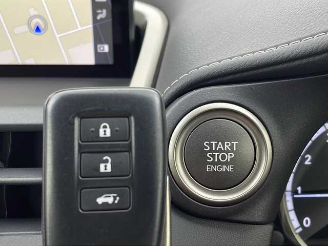 レクサス ＮＸ 300 Fスポーツ 新潟県 2018(平30)年 5.4万km ホワイトノーヴァガラスフレーク 4WD/ガラスルーフ/純正ナビ/　　フルセグ/CD/BT/AUX/バックカメラ/パワーバックドア/レーダークルーズコントロール/LEDオートライト/オートマチックハイビーム/Fフォグ/レザーシート/パワーシート/シートメモリー/シートヒーター/エアシート/純正アルミホイール付きサマータイヤ車載/ステアリングスイッチ/パドルシフト/アイドリングストップ/USBポート/ブラインドスポットモニター/スマートキー/ETC
