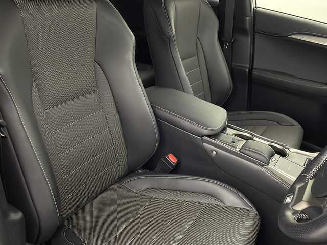 レクサス ＮＸ 300 Fスポーツ 新潟県 2018(平30)年 5.4万km ホワイトノーヴァガラスフレーク 4WD/ガラスルーフ/純正ナビ/　　フルセグ/CD/BT/AUX/バックカメラ/パワーバックドア/レーダークルーズコントロール/LEDオートライト/オートマチックハイビーム/Fフォグ/レザーシート/パワーシート/シートメモリー/シートヒーター/エアシート/純正アルミホイール付きサマータイヤ車載/ステアリングスイッチ/パドルシフト/アイドリングストップ/USBポート/ブラインドスポットモニター/スマートキー/ETC